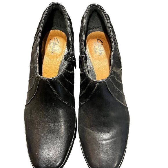 Clarks Artisan bootie black leather side zipper size 9 - Picture 5 of 11